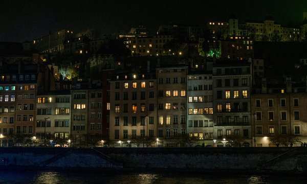 Petite lampe de chevet : l'éclat idéal pour votre espace